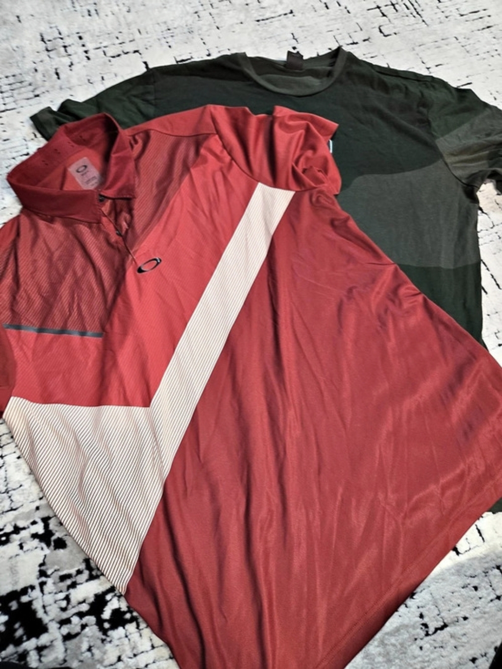Oakley Camo & Red Short Sleeve Tees Size XXL